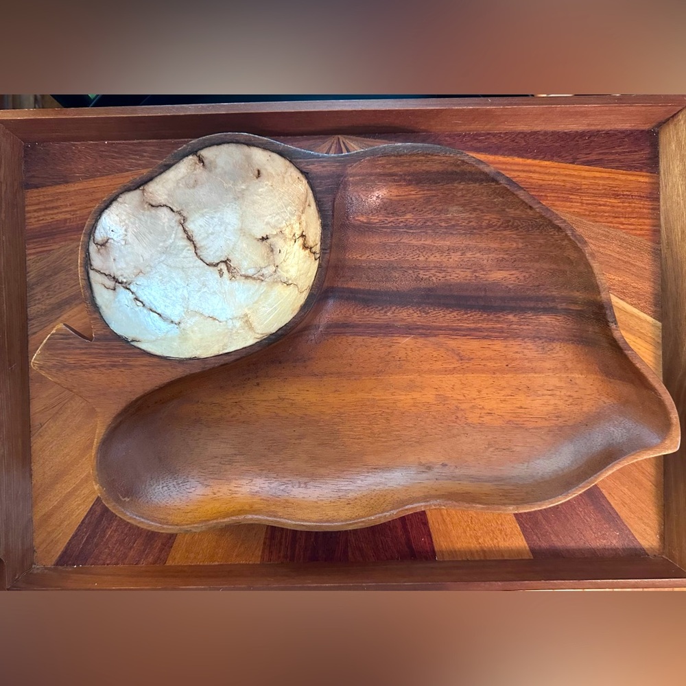 Vintage MCM Napco Monkeypod wood bowl/tray w Mother of Pearl bowl compartment